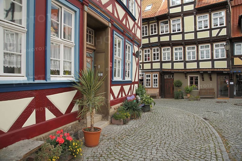 Colourful half-timbered houses with idyll, Syndekumstraße, Hann. Münden, Hannoversch Münden, Lower Saxony, Germany
