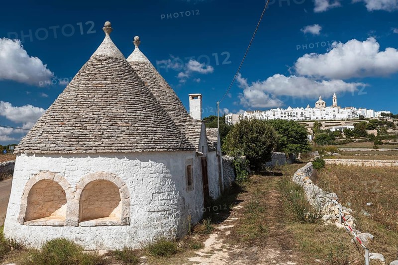 29.09.2018 Locorotondo, Wlochy Region Apulia atrakcje turystyczne n/z budynki Trulli widok na miasto fot. P.Dziurman/REPORTER
