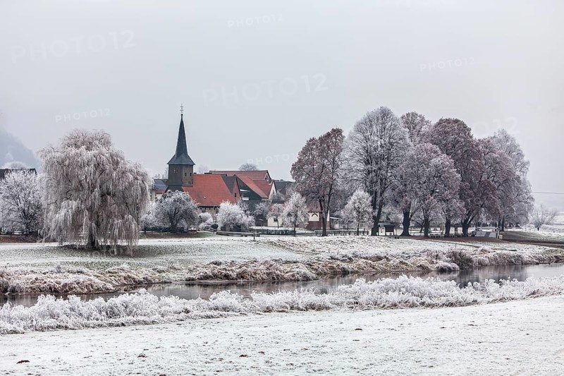 Landscape with River Weser near Wahmbeck in winter, Bodenfelde, district of Northeim, Lower Saxony, Germany