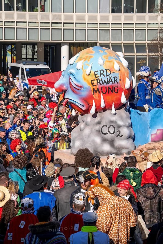 Rose Monday parade in Düsseldorf, motorised floats during the parade, dressed up fools at the street carnival, North Rhine-Westphalia, Germany