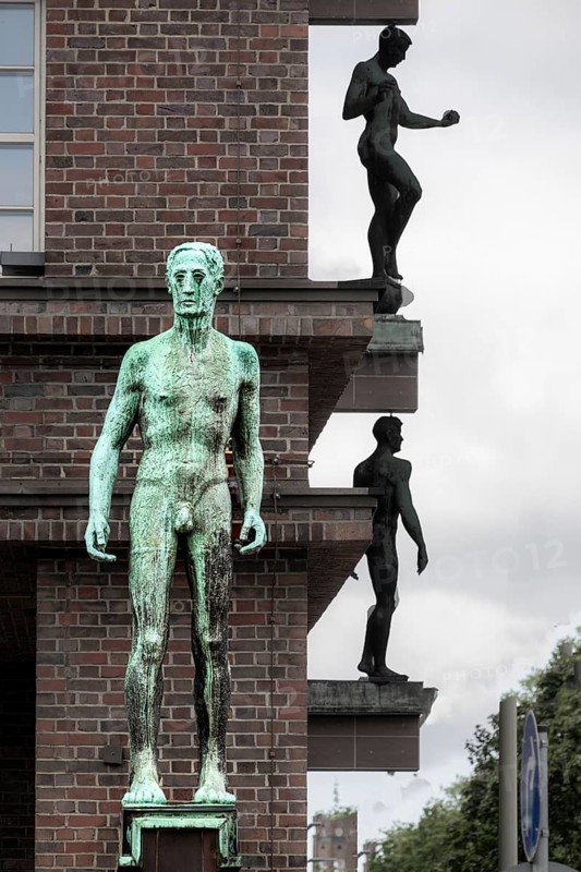 Male figures by Ludwig Kunstmann, Brahms Kontor, Hamburg, Germany
