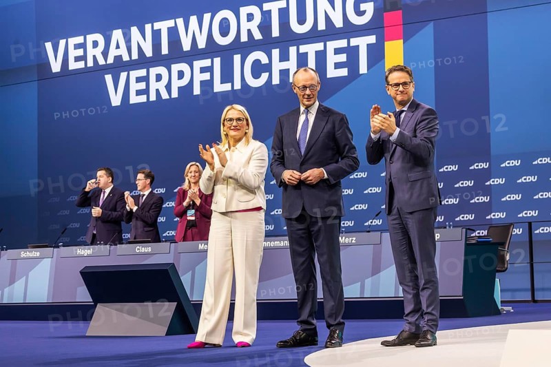 38th Federal Party Conference of the CDU in Stuttgart. Long applause for Federal Chancellor Friedrich Merz after his speech to the delegates. Carsten Linnemann (MdB, General Secretary), Christina Stumpp (MdB, Deputy General Secretary) . Stuttgart, Baden-Württemberg, Germany
