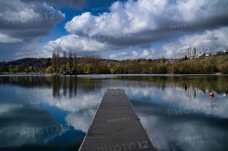 Boat dock, jetty leads in Max-Eyth-See, Hofen, behind Freiberg near Stuttgart, Baden-Württemberg, Germany