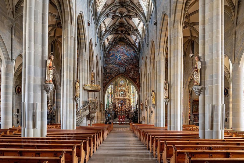 The central nave with high altar of Überlingen Münster, parish church of St. Nicholas, above the choir arch a fresco of the Last Judgment from 1722, Überlingen am Lake Constance, Bodenseekreis Baden-Württemberg, Germany