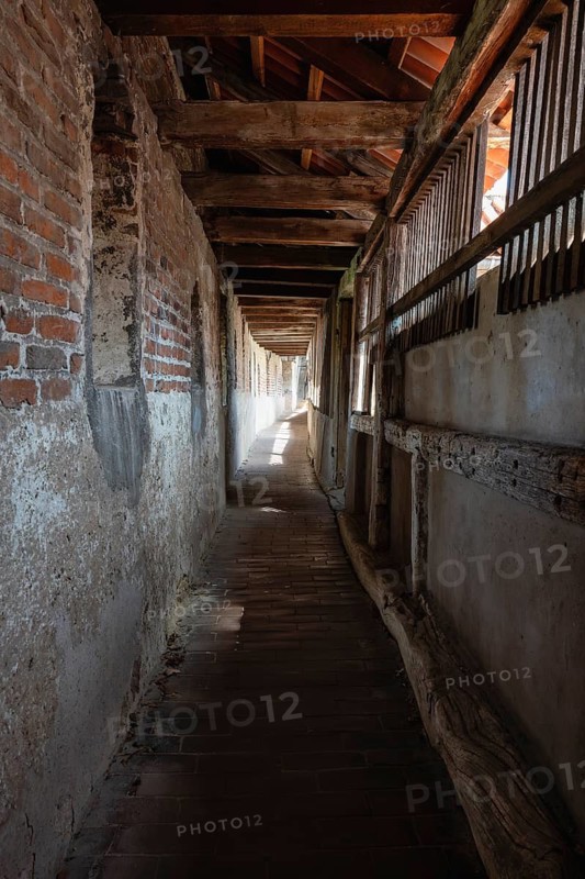 The historic rampart of the completely preserved, approx. 2.7 kilometers long city wall in the old town of Nördlingen, Donau-Ries district, Nördlinger Ries, Bavaria, Germany