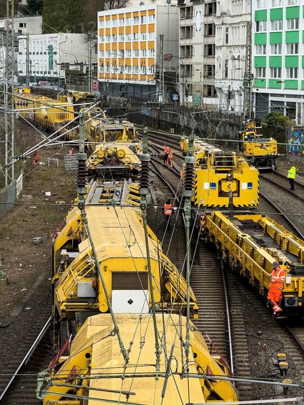 General renovation of Deutsche Bahn on the Hagen Wuppertal Cologne line, rapid conversion machine for cleaning the track bed, Wuppertal, Germany