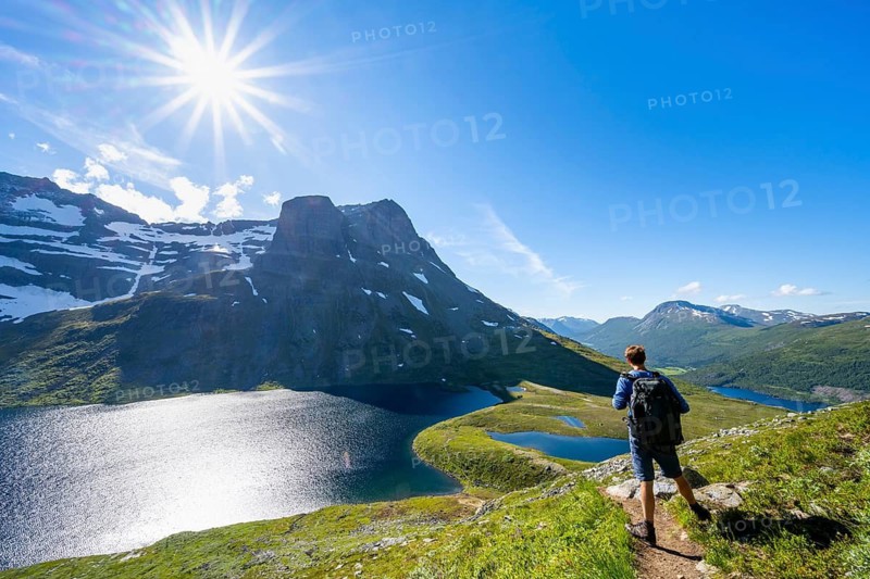 Hikers in front of mountain landscape with lake Giklingdalsvatnet, Flatvaddalen high valley, Innerdalen side valley, Sunndal, Møre og Romsdal, Vestlandet, Norway