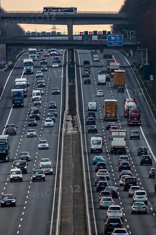Motorway A3 between Düsseldorf and Leverkusen, near Erkrath, freeing of the hard shoulder during heavy traffic, camera monitoring