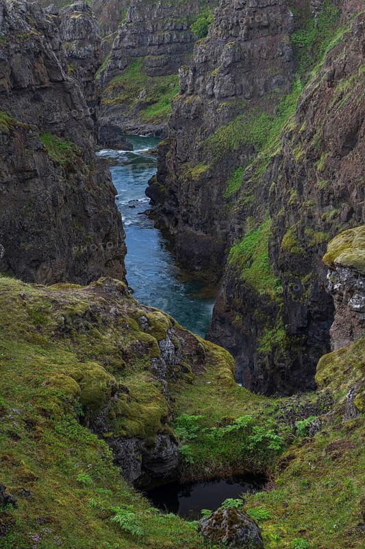 The river Vididalsa eroded the Kolugil canyon
