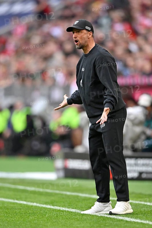Coach coach Sebastian Hoeness VfB Stuttgart on the sidelines Gestik Gesture soccer Bundesliga, Allianz Arena, Munich, Bayern, Germany