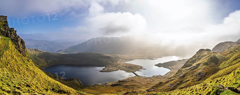 Pyg Track over Llyn Llydaw lake, Pen-y-Pass, mountain pass, Snowdonia, Gwynedd, north-west Wales, UK