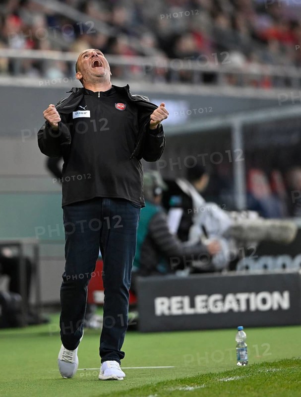 Coach Frank Schmidt 1. FC Heidenheim 1846 FCH disappointed Gesture Gesture Relegation, Bundesliga, Voith-Arena, Heidenheim, Baden-Württemberg, Germany