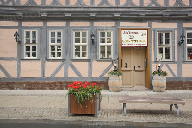 Entrance from the Schnitzelhaus restaurant, decoration, inscription, Breite Straße, Wernigerode, Harz, Saxony-Anhalt, Germany