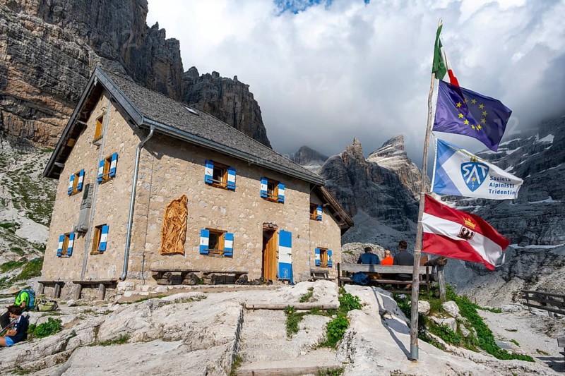 Alpine Club Hut, Refugio Francis Fox Tuckett, mountain peaks of the Brenta Mountains, Brenta-Adamello Natural Park, Trentino, Italy