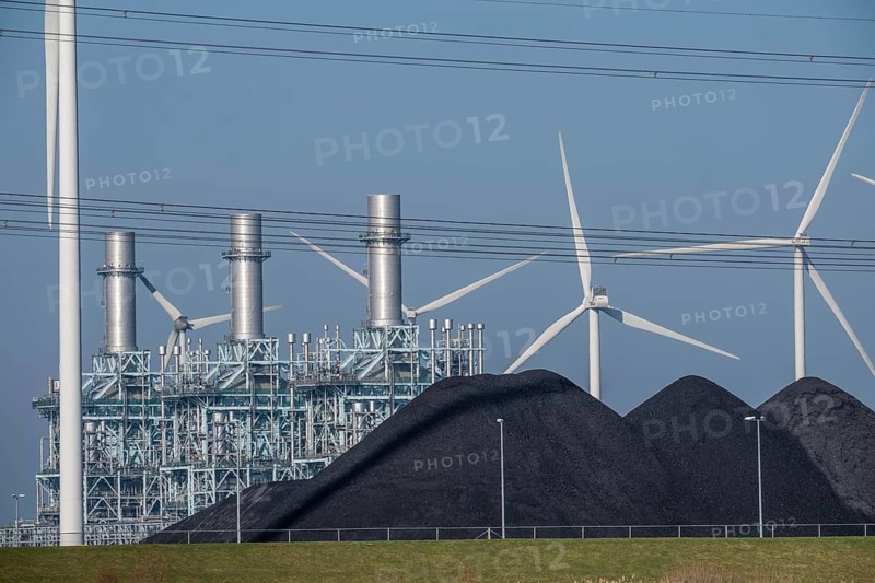 The gas and steam combined cycle power plant, GuD, Magnum, with 1410 MW output, gas power plant with 3 blocks, powered by natural gas, can also be operated with hydrogen, coal storage at the Eemshaven coal power plant, Eemshavencentrale, both operated by RWE Generation, one of the 3 large power plants in the Eemshaven energy park, Groningen province, the Netherlands