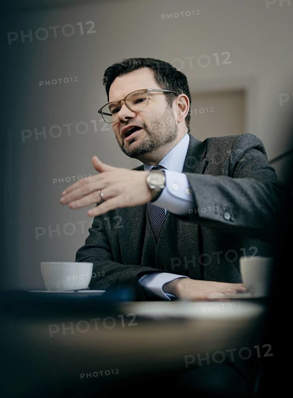 Marco Buschmann (FDP), Bundesminister der Justiz, aufgenommen im Rahmen eines Interview fue NBR in Berlin, 12.12.2023