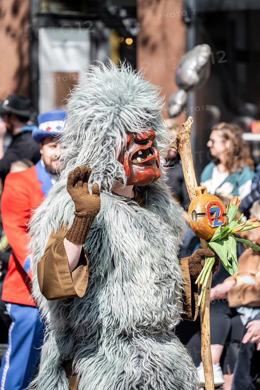 Participants dressed up as jesters from the guest canton of Schwyz, jesters' symposium of the Märchler carnival societies, parade of historically costumed guildsmen, Sechseläuten or Sächsilüüte, Zurich Spring Festival, Zurich, Switzerland