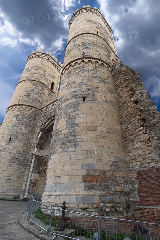 Porta Soprana city gate, 14th century, flats and dungeons in the 18th century and converted into living quarters in 1930, Via di Porta Soprana, Genoa, Italy