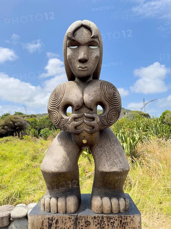 Wooden figure of Hinerangi Pou at Mercer Bay Loop Walk Lookout, North Island, New Zealand, Oceania
