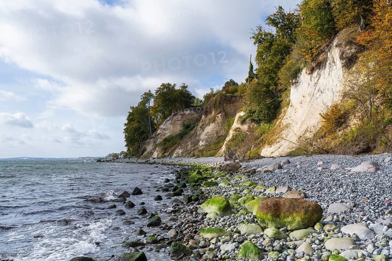 Chalk coast, cliffs, stones on the shore, Jasmund National Park, Sassnitz, Rügen, island, Baltic Sea, Mecklenburg-Western Pomerania, Germany
