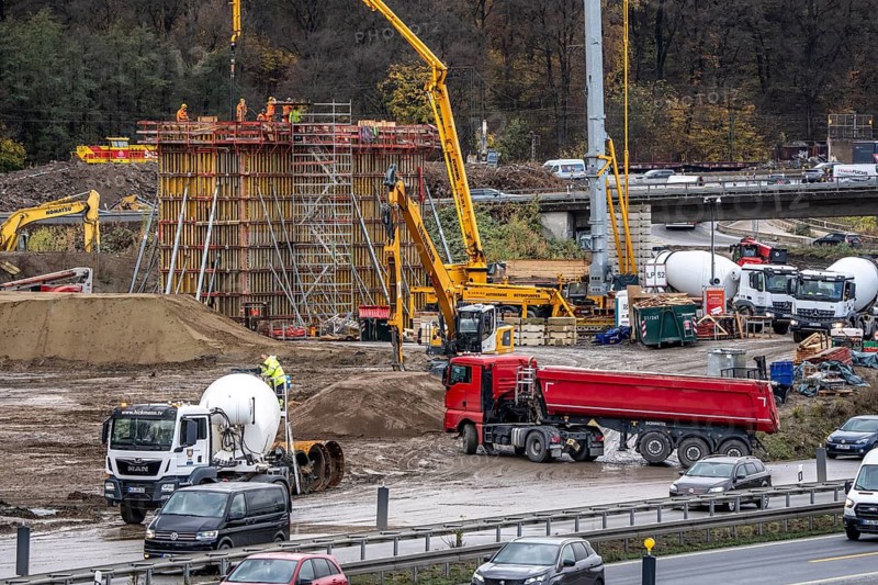 Concreting of a new bridge pillar at the Duisburg-Kaiserberg motorway junction, complete conversion and construction of the A3 and A40 intersections, all bridges, ramps, roadways are renewed and in part extended, construction period of 8 years, railway bridges running there will also be renewed, North Rhine-Westphalia, Germany