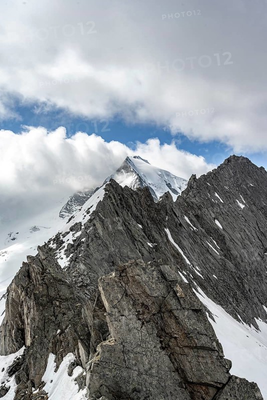 Rocky mountain ridge and glaciated mountain peak Großer Möseler, glacier Furtschaglkees, Berliner Höhenweg, Zillertal Alps, Tyrol, Austria