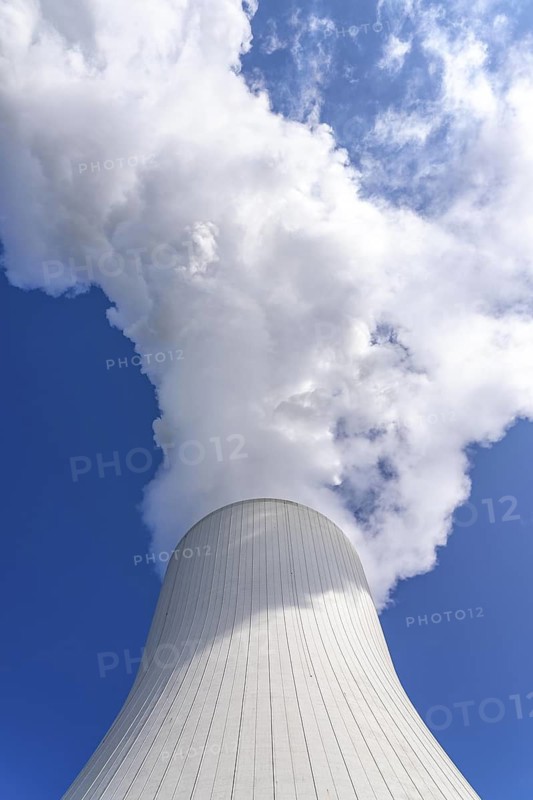 Cooling tower of the Duisburg-Walsum coal-fired power plant, combined heat and power plant operated by STEAG and EVN AG, 181 metres high, power plant unit 10, water vapour cloud, Duisburg, North Rhine-Westphalia, Germany