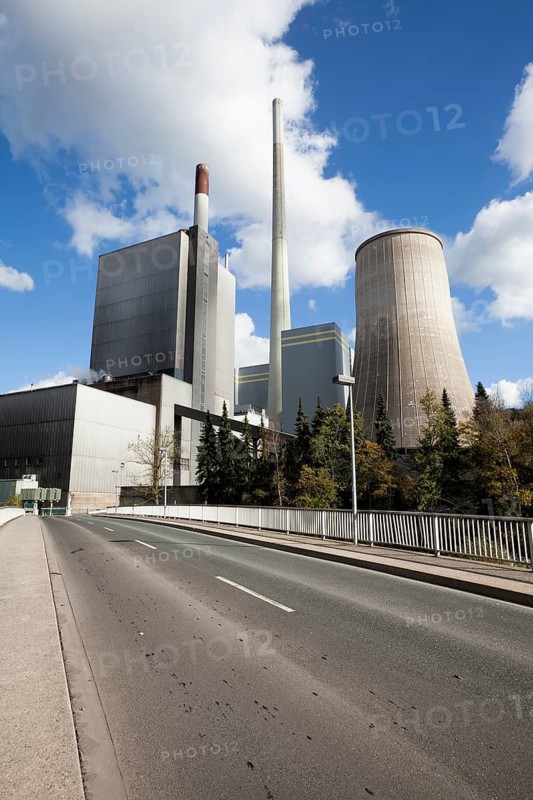 Coal and gas fired power station, Power Station, Elverlingsen, Lenne river, Sauerland region, Werdohl, North Rhine-Westphalia, Germany, Europe, Erdgas und Steinkohle Kraftwerk Werdohl-Elverlingsen, Elverlingsen, Lenne, Werdohl, Sauerland, Nordrhein-Westfalen, Deutschland, Europa