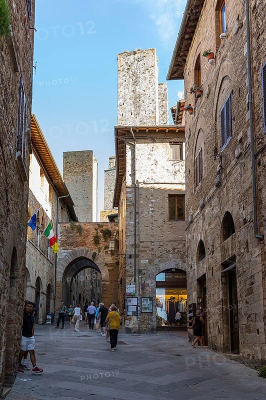 Narrow alleyways and the tower of the family in the medieval town, Via San Matteo is characterised by tourism, San Gimignano, Province of Siena, Tuscany, Italy