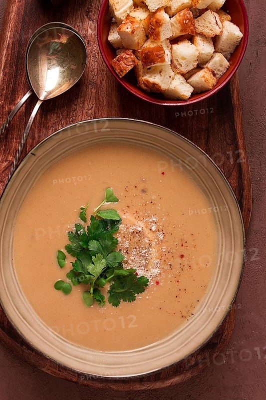 Cream soup, mashed soup, beige, mushroom, onion, cauliflower, vegetarian soup