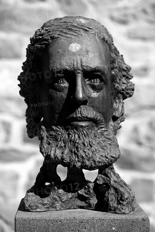 Portrait head Wilhelm Liebknecht by Gerhard Burk, grey patinated bronze, Giessener Köpfe, Altes Schloss Giessen, Hesse, Germany