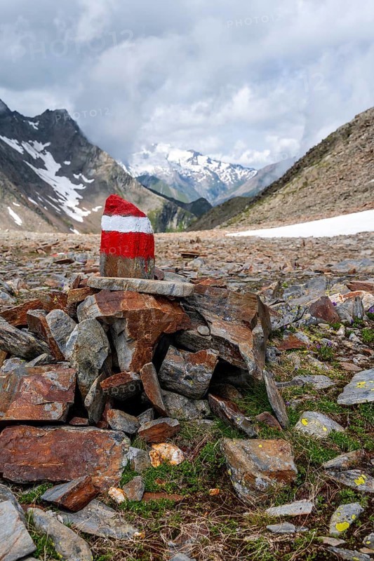 Red and white trail markings, Lasörling Höhenweg, Lasörling Höhenweg, Austria