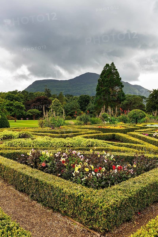 Gardens, flower beds, formal garden, Muckross House & Gardens, Killarney National Park, Ring of Kerry scenic road, Iveragh Peninsula, County Kerry, Ireland