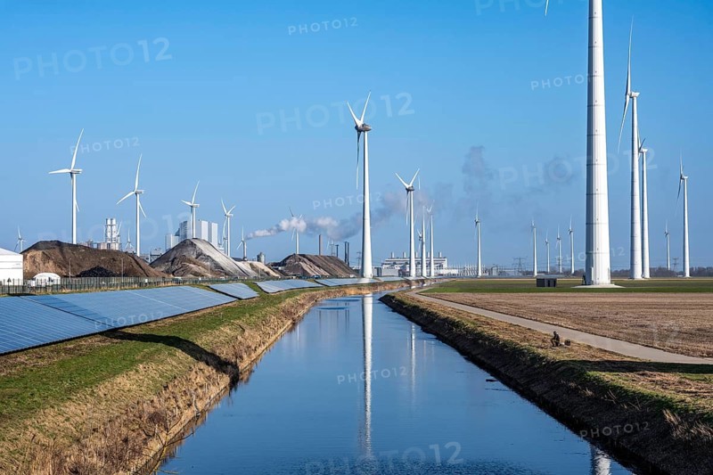 Solar park on the Slaperdijk dike near Eemshaven, test project, 17000 solar modules have been installed over 5 km, the Netherlands has over 22, 000 km of dyke line, here it is being tested whether such an installation is successful and can be expanded, wind farm, in the back the RWE coal-fired power plant Eemshavencentrale Groningen, the Netherlands