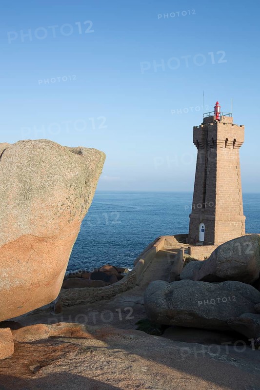 Lighthouse Mean Ruz at Ploumanac'h, Côtes d'Armor in the first morning light