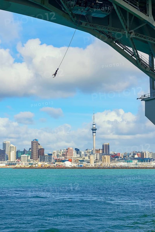 Bungee jumping at Harbor Bridge, Auckland, North Island, New Zealand