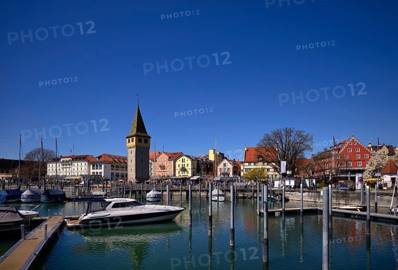 Boat dock, yachts, boats are moored in the harbor, behind it Mangturm, Hotel Bayerischer Hof, Hotel Lindauer Hof, Old Town, Lindau, Bavaria, Lake Constance, Germany