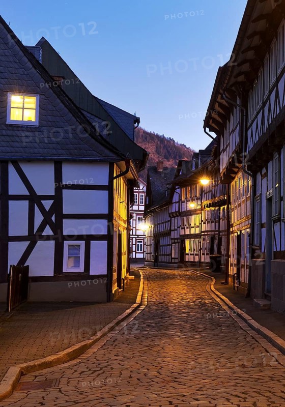 Narrow alley with half-timbered houses and cobblestones in the old town centre in the evening, UNESCO World Heritage Site, Goslar, Lower Saxony, Germany