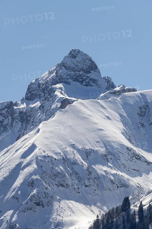 Mountain panorama to the Trettachspitze, 2595m, in winter, Allgäu Alps, Allgäu, Bavaria, Germany