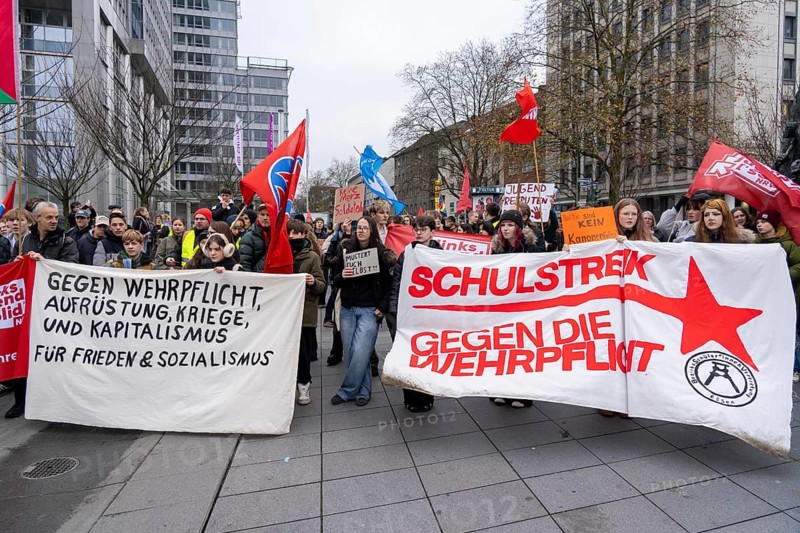 School strike against military service, around 600 participants in a demonstration against the reintroduction of military service, students who stayed away from school and participants from left-wing organizations and parties passed through downtown Essen to protest against the planned new compulsory military service and against other obligations in social service, North Rhine-Westphalia, Germany