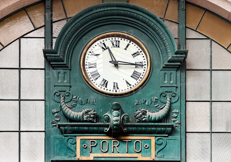Porto Sao Bento railway station, clock in the station concourse, detail, Porto, Portugal