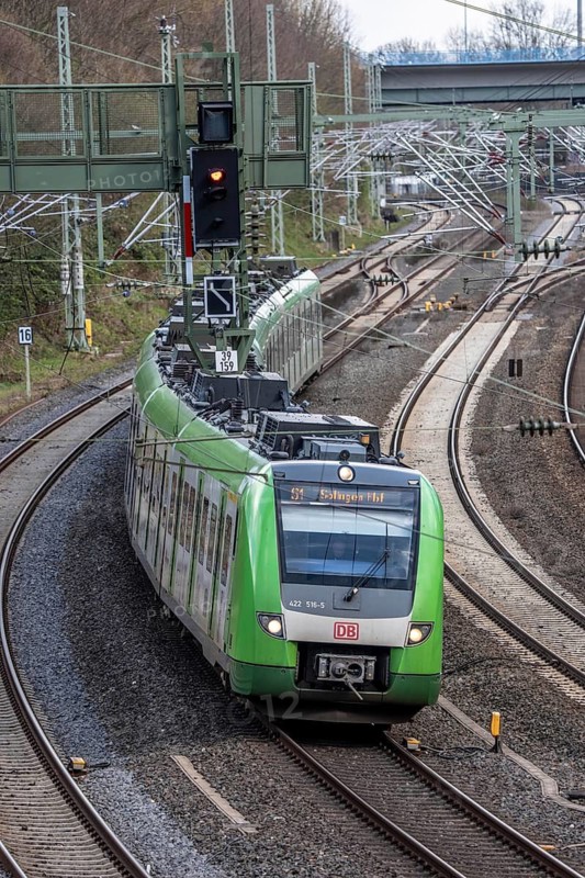 S-Bahn S1, railway line, 4-track, for local and long-distance traffic between the Rhineland and the Ruhr area, starting section between Essen and Duisburg, here near Mülheim an der Ruhr, North Rhine-Westphalia, Germany