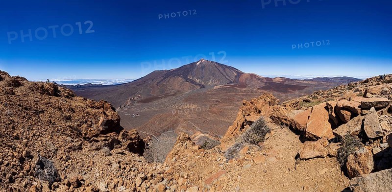 Mountain hiking, view from the summit of Montana Guajara to Mount Teide, Teide National Park, Tenerife, Canary Islands, Spain