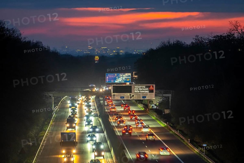 Evening traffic on the A52 motorway, between Düsseldorf and Essen, in front of the Breitscheid motorway junction, partly slow rush hour traffic, looking south, North Rhine-Westphalia, Germany