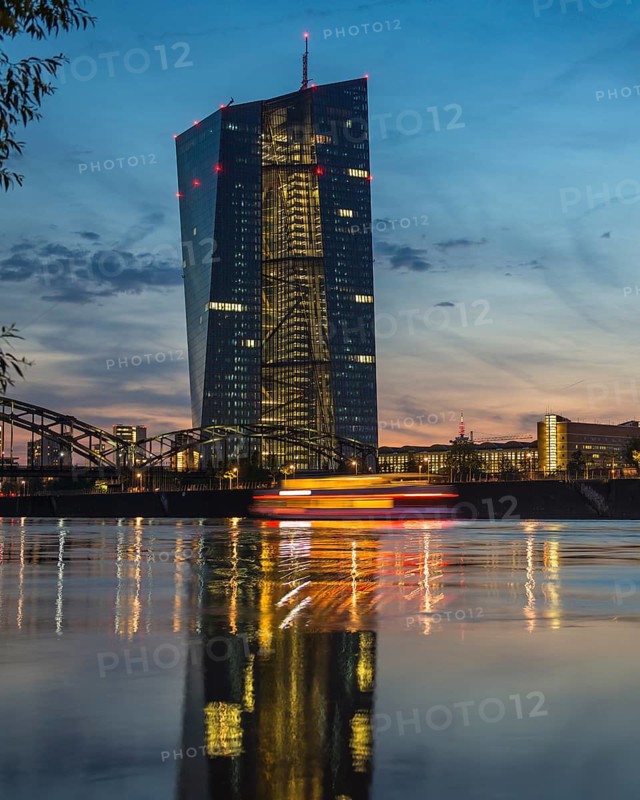 Excursion boat in front of the illuminated European Central Bank (ECB) in Frankfurt am Main, Hesse, Germany