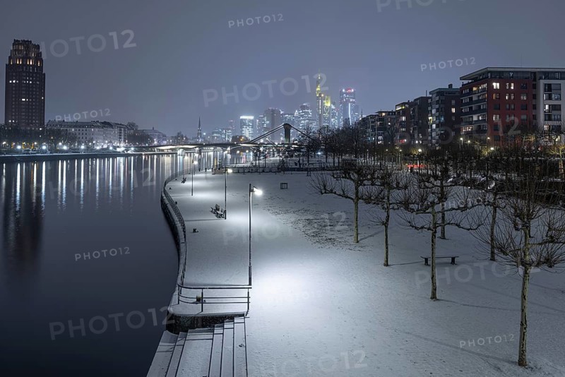 Snowfalls and freezing temperatures have transformed the banks of the Main and Frankfurt banking skyline into a white winter landscape, Frankfurt am Main, Hesse, Germany