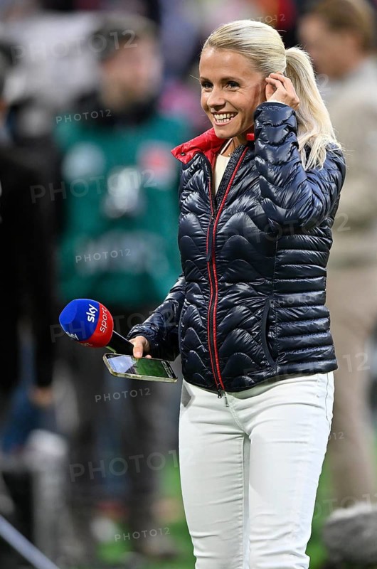 TV expert Julia Simic with microphone Microphone SKY logo, mobile phone, smartphone, smiles, Allianz Arena, Munich, Bavaria, Germany
