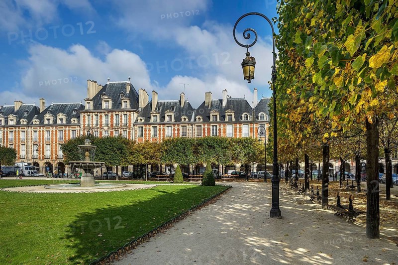 Place des Vosges, Marais, Paris, France