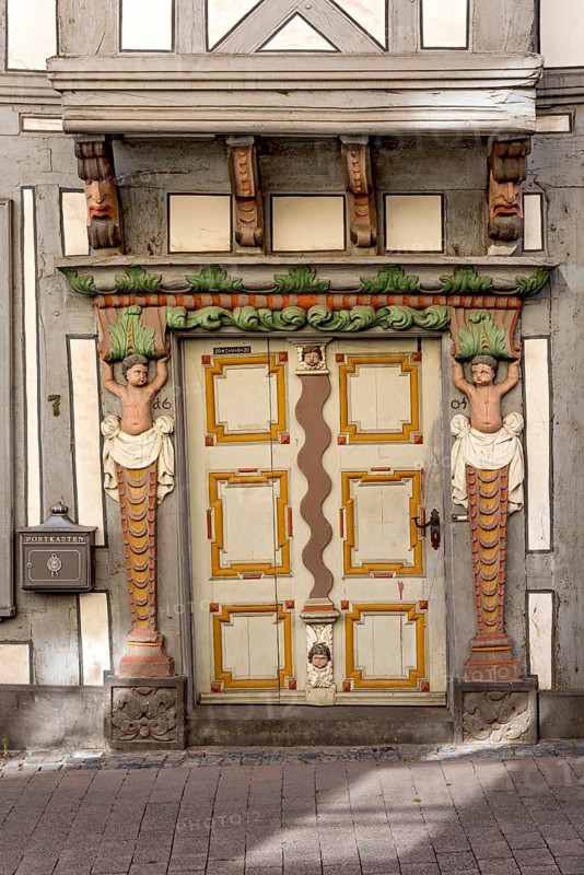 House Ohlschlaeger, historic half-timbered house of the Baroque period, portal with atlases, putti and colourful painted carvings, decor, colourful, unkempt, dirty, Borngasse, old town, Hadamar, Limburg-Weilburg, Westerwald, Hesse, Germany