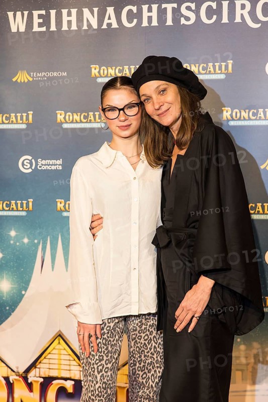 Jeanette Hain with daughter Malou Hain at the premiere of the 20th Original Roncalli Christmas Circus in Berlin's Tempodrom on 20 December 2024